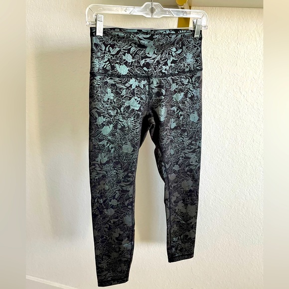 lululemon athletica Pants - Size 8 Lululemon Wunder Train High-Rise Tight 25” Foil